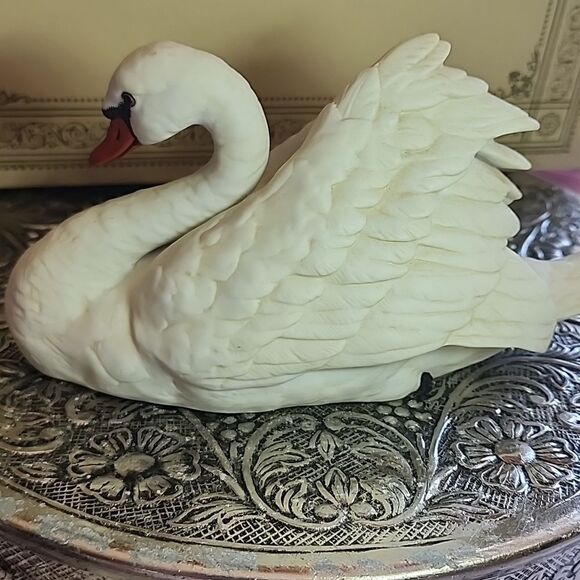 Vintage 2001 Heritage Collection Fine Porcelain 'Silent Splendor' Swan Coquette - Picture 7 of 15